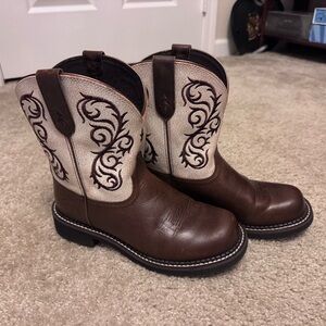 ARIAT WOMEN'S FATBABY HERITAGE LILAH WESTERN BOOTS - ROUND TOE